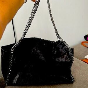 Black suede like fabric. Perfect condition. Never worn. Metal link straps